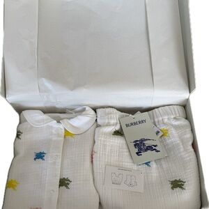 Burberry, NWT, in gift box, equestrian night, shirt, and bubble pants set, 9 mon